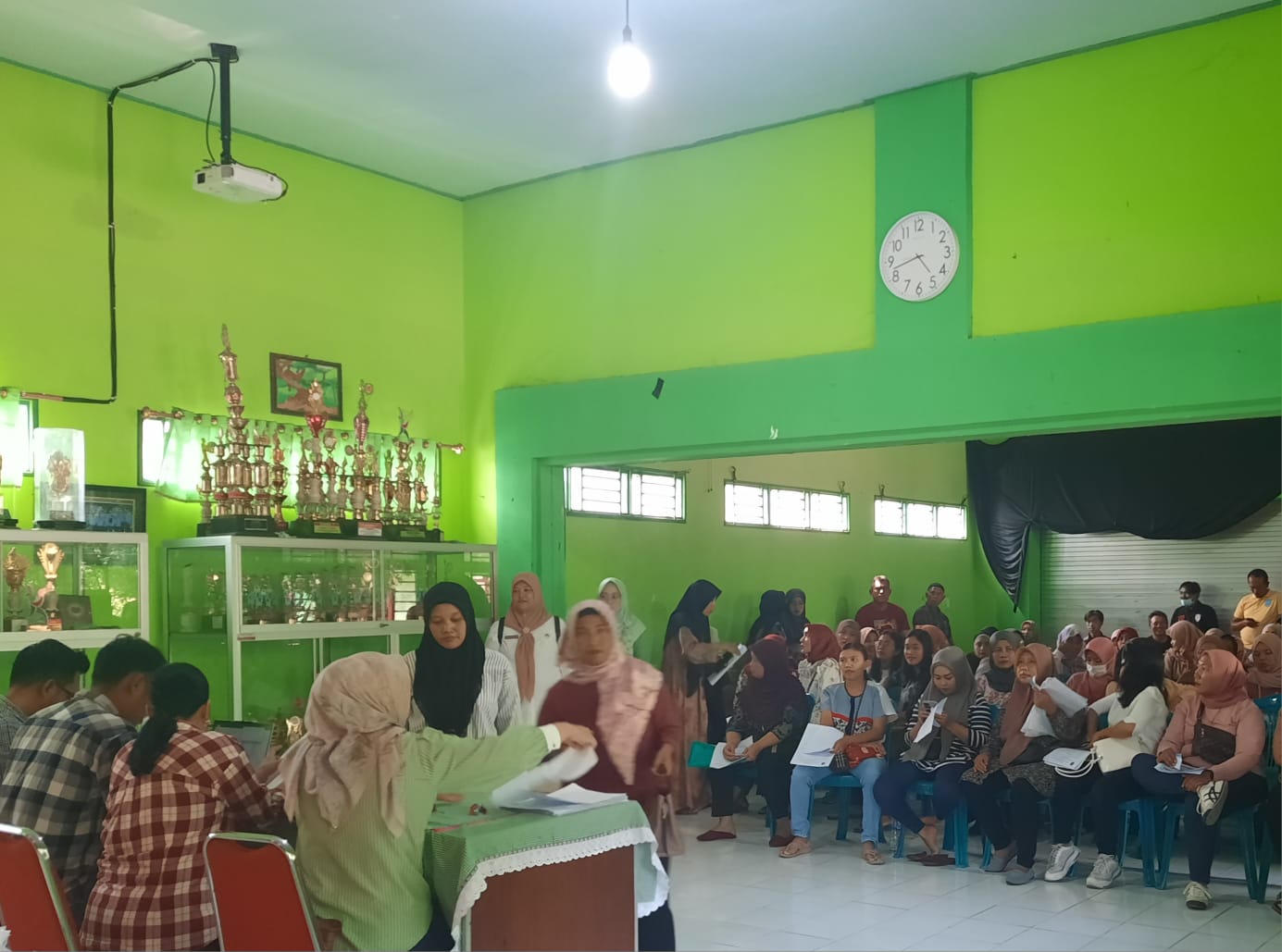 Dinas Pendidikan Kota Blitar Mulai Bagikan Ongkos Jahit Seragam Gratis untuk Peserta Didik Baru SD - SMP 1