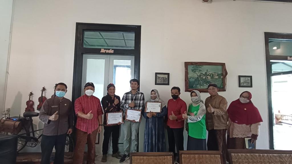  Ikut Mengedukasi Masyarakat, Dinkes Berikan Penghargaan Bagi Tiga Cafe Peduli Stunting di Kota Blitar 1