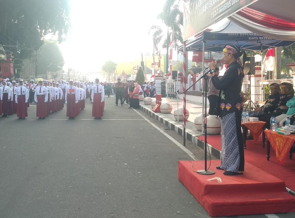 Ratusan Pleton Semarakkan Lomba Baris Berbaris Tingkat Pelajar SD MI Sederajat di Kota Blitar 1
