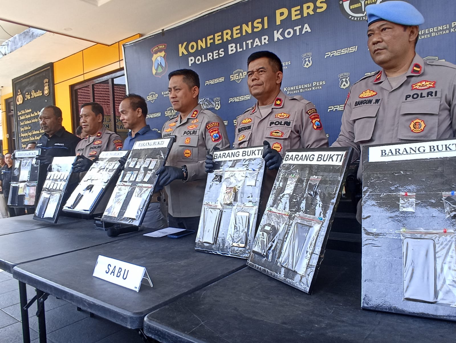  Berhasil Amankan Ribuan Pil Dobel L Selama Operasi Tumpas Narkoba Semeru, Polres Blitar Kota Himbau Masyarakat Waspadai Peredaran Narkoba 1