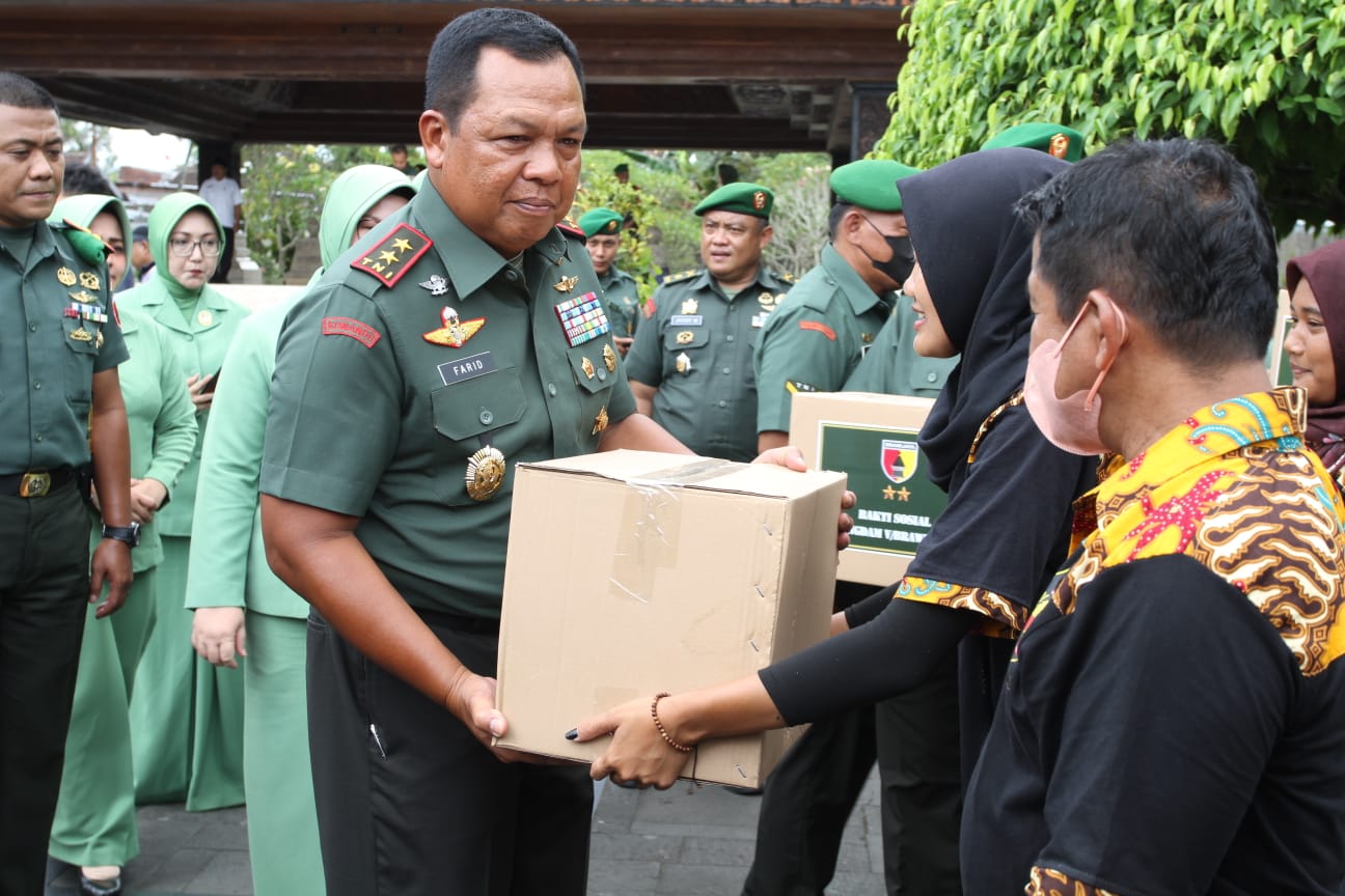  Berkunjung ke Kota Blitar, Pangdam V Brawijaya Ziarah ke Makam Bung Karno dan Menyantuni Anak Yatim 1