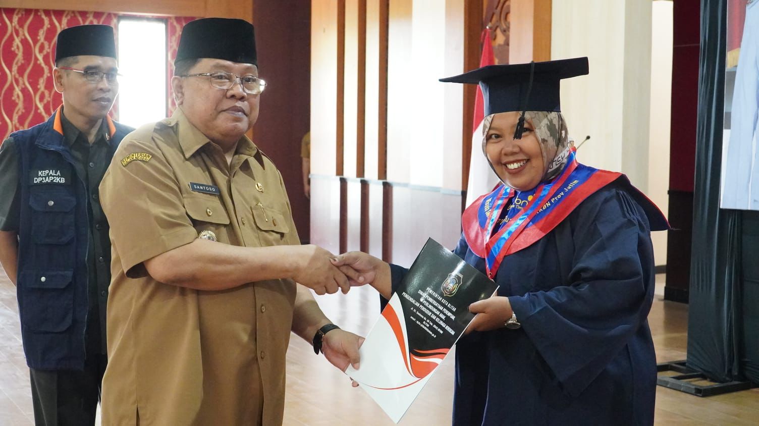  SOHT Angkatan Pertama Diwisuda, Wali Kota Blitar Ratusan Wisudawan Semakin Paham Pengasuhan Anak untuk Mencegah Stunting 1
