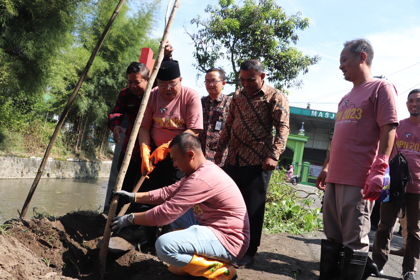  Wali Kota Blitar Apresiasi PWI Blitar Raya, Selenggarakan Bakti Sosial dalam Peringatan HPN 2023 1