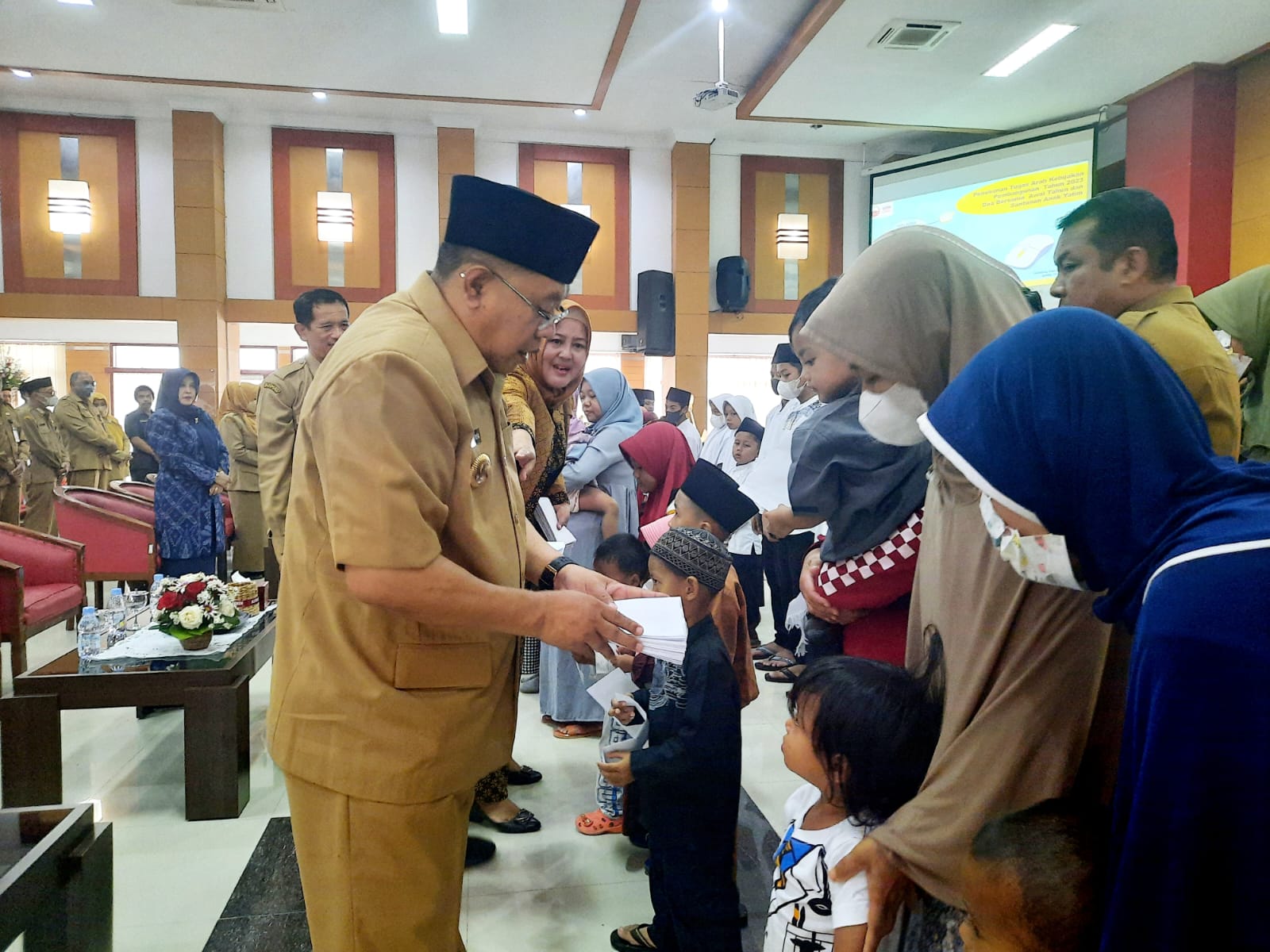  Pemkot Blitar Gelar Doa Bersama dan Santunan bagi Puluhan Anak Yatim Piatu 1