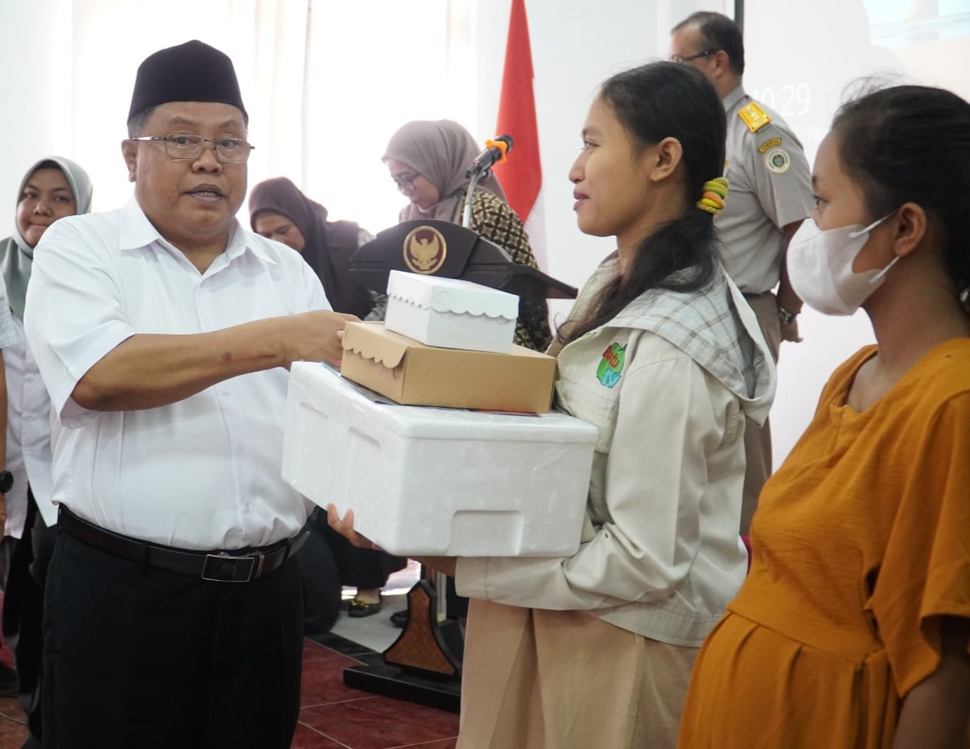  Pemenuhi Kebutuhan Gizi Ibu Hamil, Wali Kota Blitar Serahkan Puluhan Bantuan Paket Pangan Sehat 1