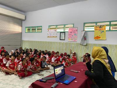 Perkenalkan Dunia Pertanian, DKPP Kota Blitar Ajak Siswa Sekolah Dasar Tanam Sayuran Sawi