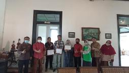 Ikut Mengedukasi Masyarakat, Dinkes Berikan Penghargaan Bagi Tiga Cafe Peduli Stunting di Kota Blitar