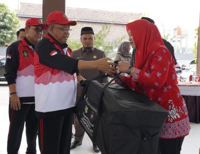 Optimalkan Penanganan Stunting, Pemkot Blitar Serahkan Ratusan Antropometri KIT untuk Kader Posyandu