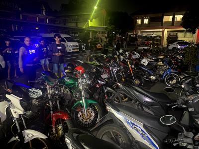 Patroli di Pusat Kota, Polres Blitar Kota Amankan Puluhan Kendaraan yang Menggunakan Knalpot Brong