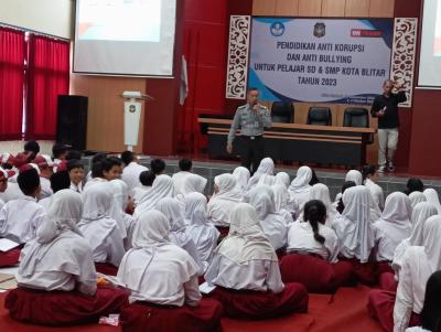 Dinas Pendidikan Berikan Pendidikan Anti Korupsi dan Anti Bullying Untuk Ratusan Pelajar SD/SMP se-Kota Blitar